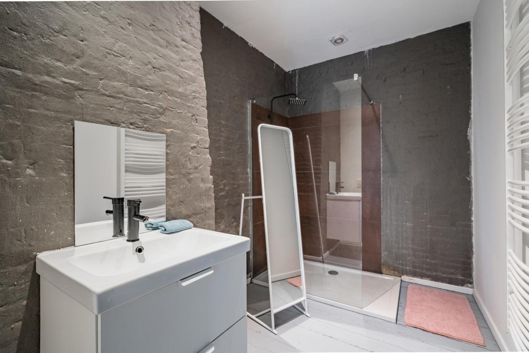 Charming Two-Bedroom River Side Apartment Anversa Esterno foto